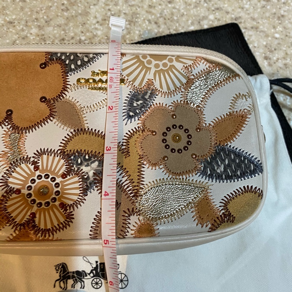 COACH
Crossbody with Patchwork Tea Rose - Picture 5 of 12